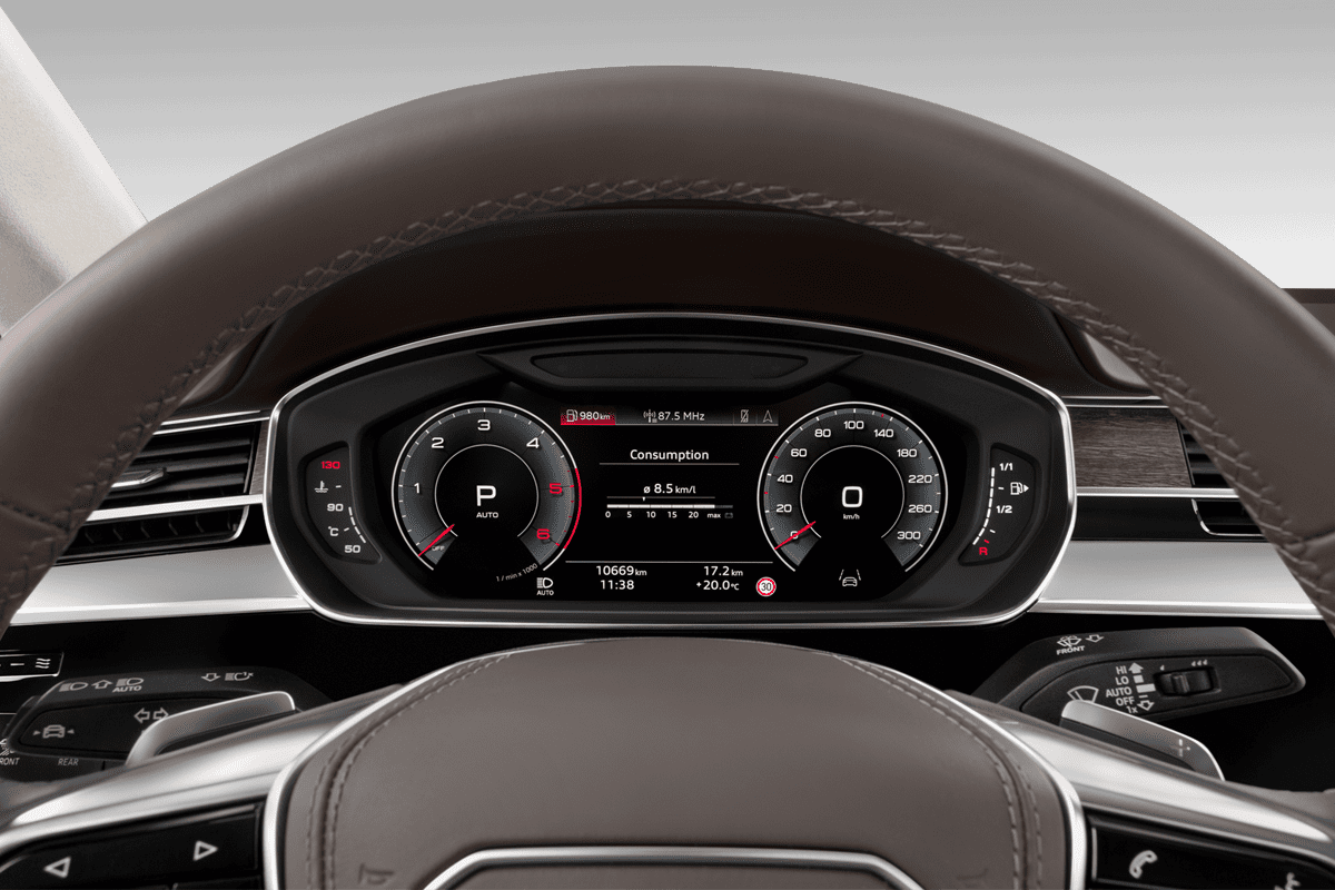 Kombiinstrument eines Audi A8 TFSI e