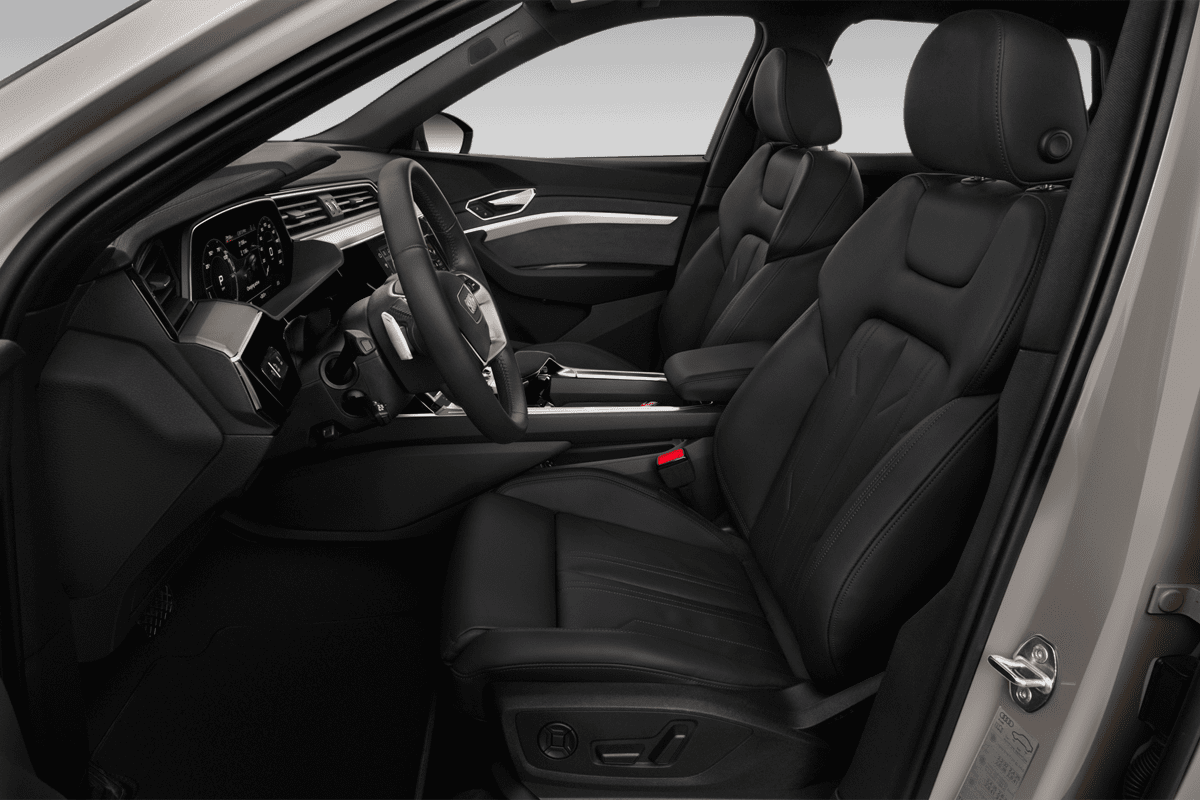 Vordersitze eines Audi e-tron S