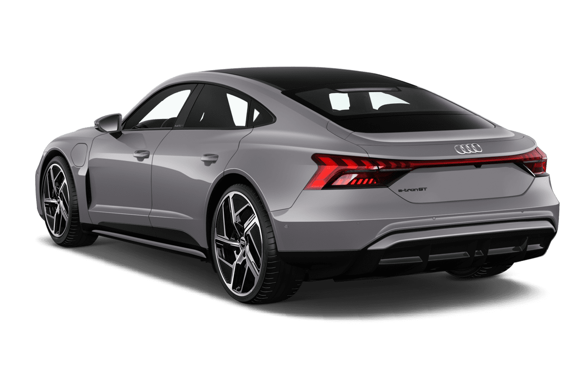 Schräge Heckansicht eines Audi e-tron GT, freigestellt