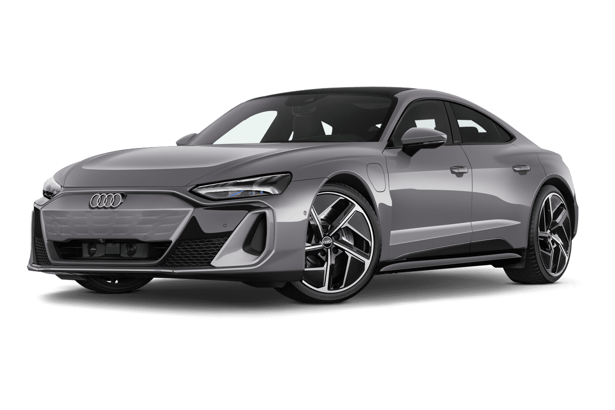 Tiefe, schräge Heckansicht eines Audi e-tron GT, freigestellt