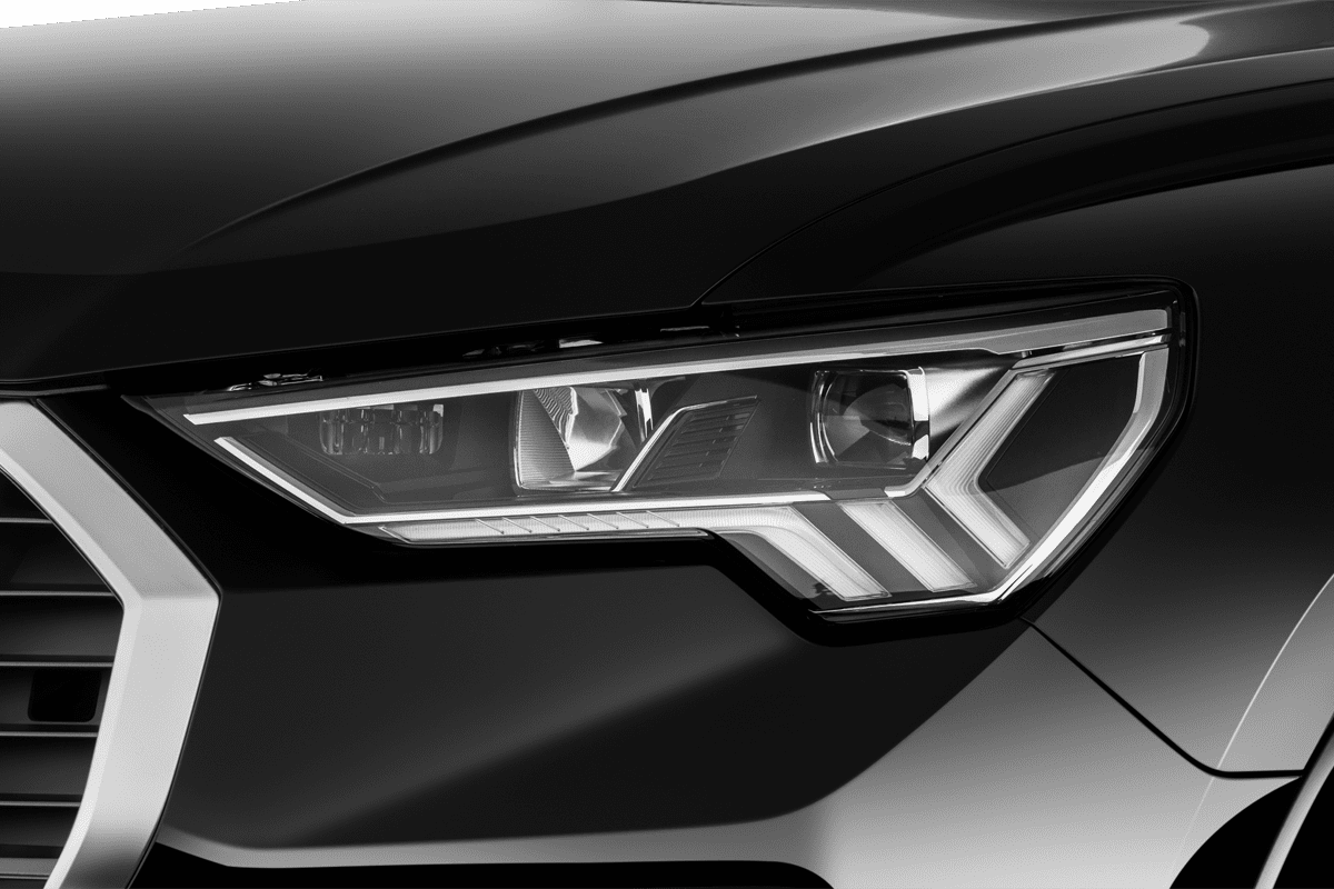 Frontscheinwerfer eines Audi Q3 SUV (neues Modell)