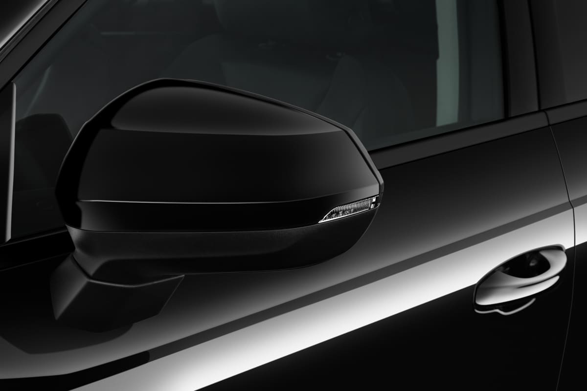 Rückspiegel eines Audi Q3 SUV (neues Modell)