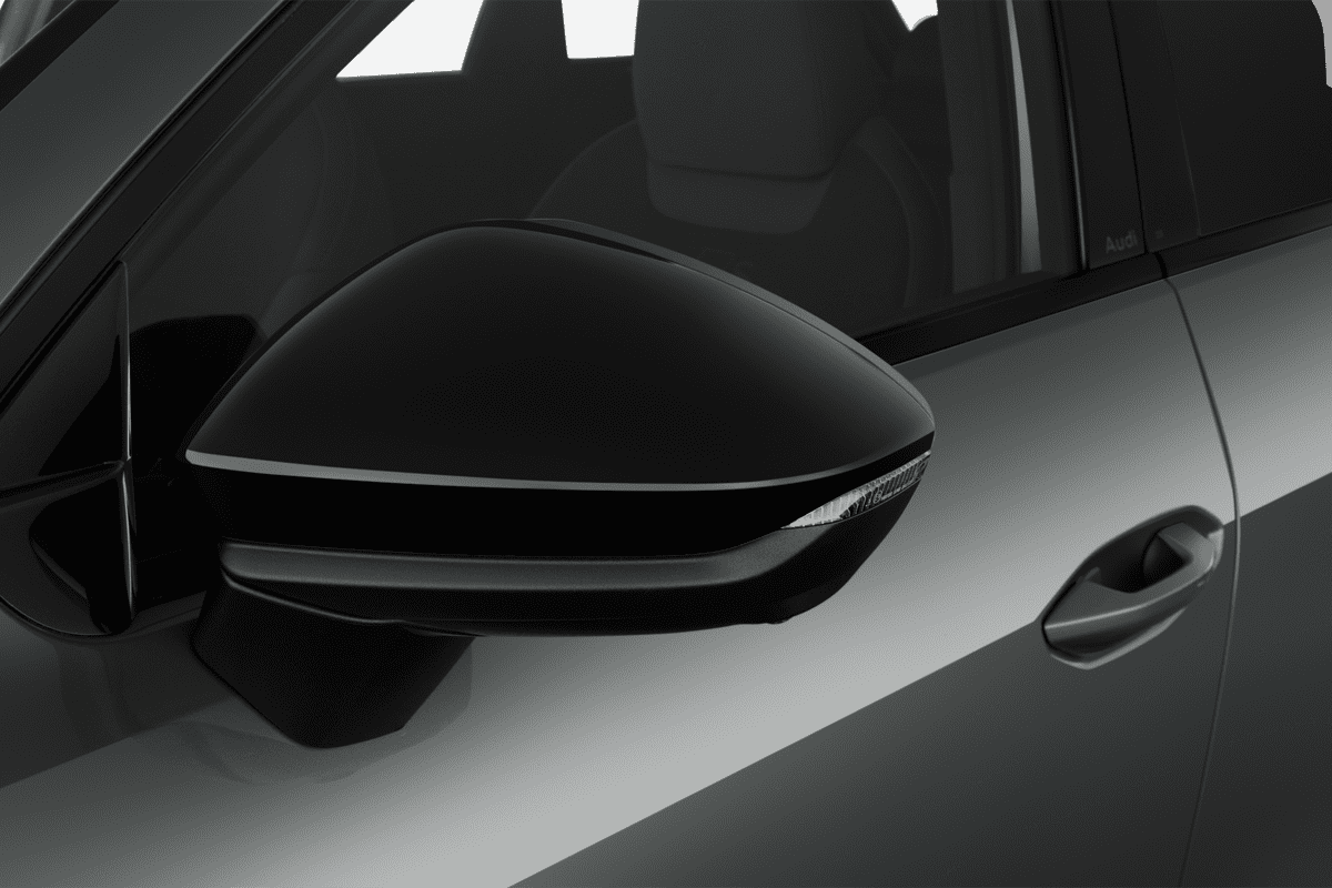 Rückspiegel eines Audi Q3 SUV (neues Modell)