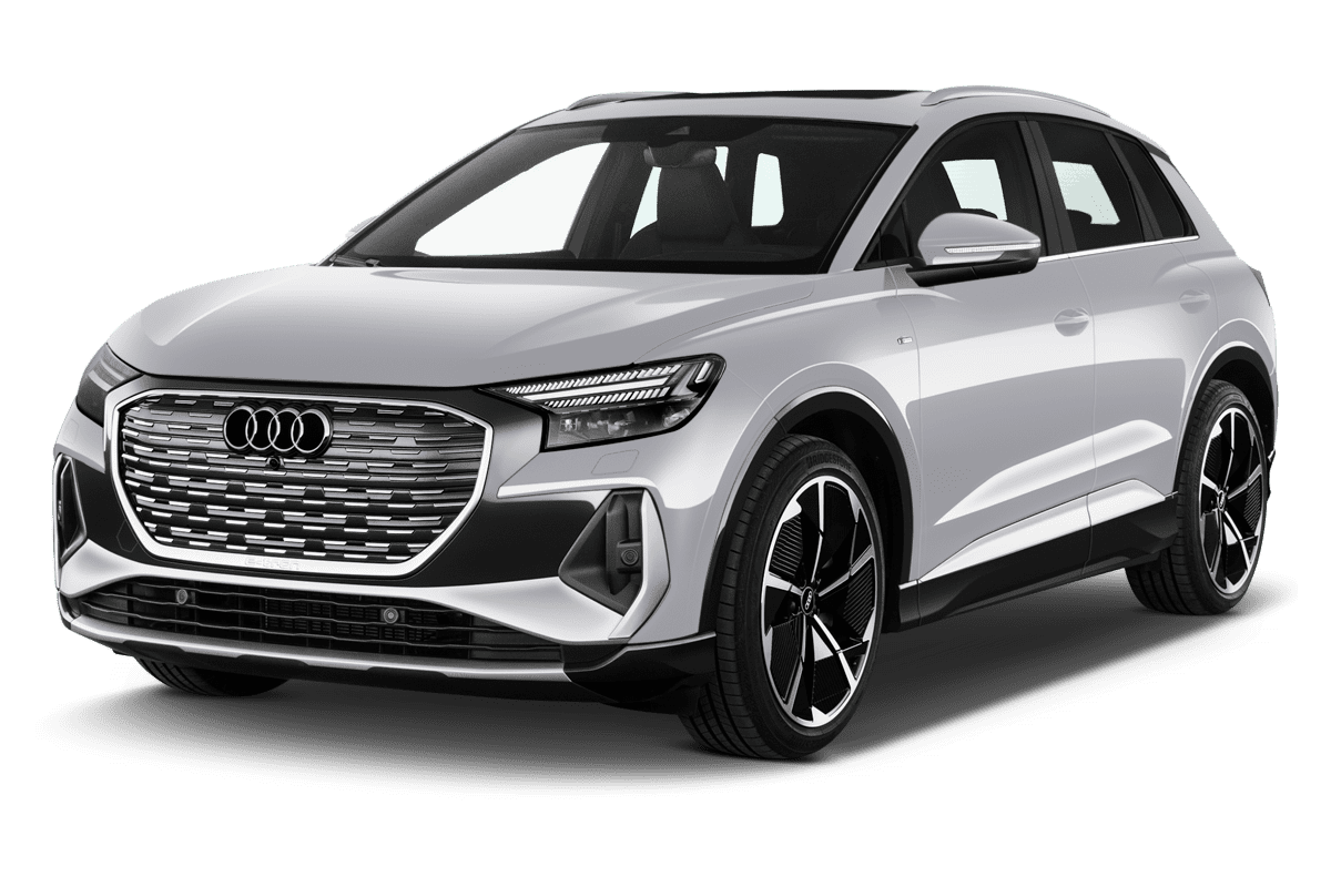 Schräge Frontansicht auf einen Audi Q4 e-tron, freigestellt