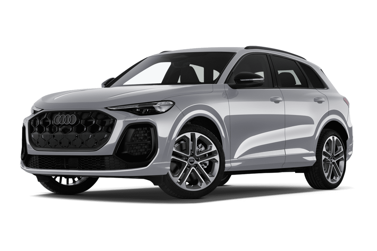 Tiefe, schräge Heckansicht eines Audi Q5 SUV , freigestellt