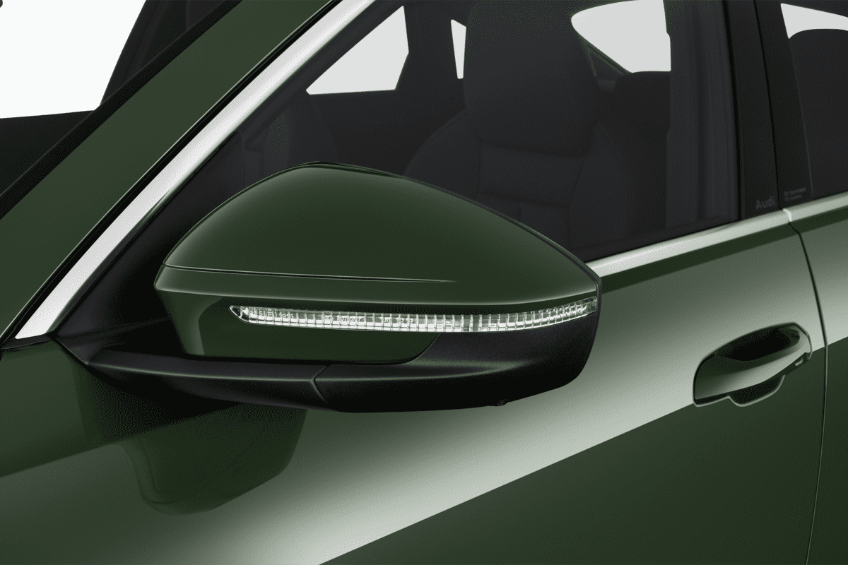 Rückspiegel eines Audi Q5 Sportback 