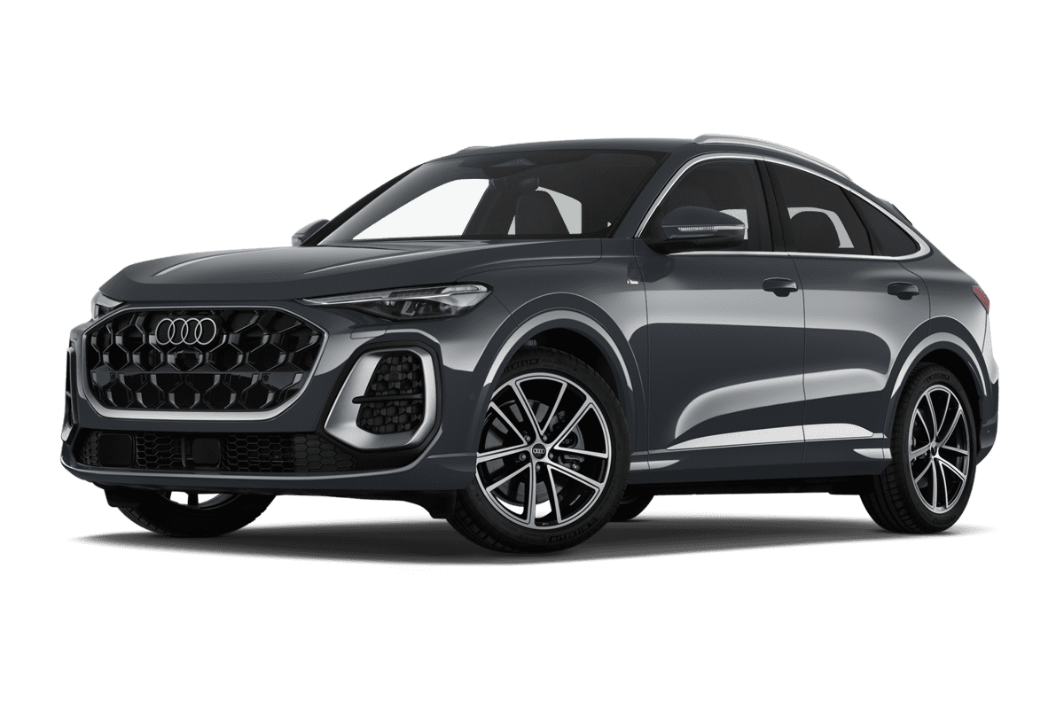 Tiefe, schräge Heckansicht eines Audi Q5 Sportback , freigestellt