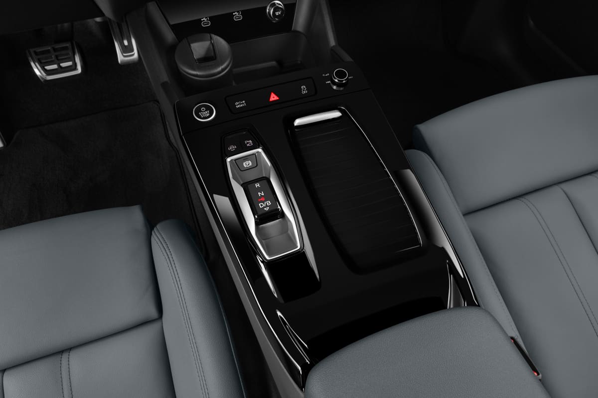 Schaltknüppel eines Audi Q6 SUV e-tron