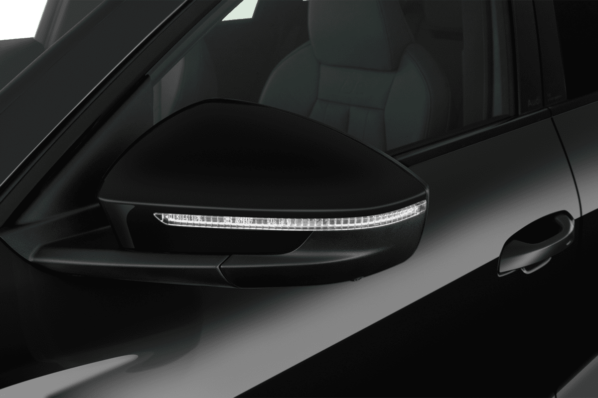 Rückspiegel eines Audi Q6 SUV e-tron