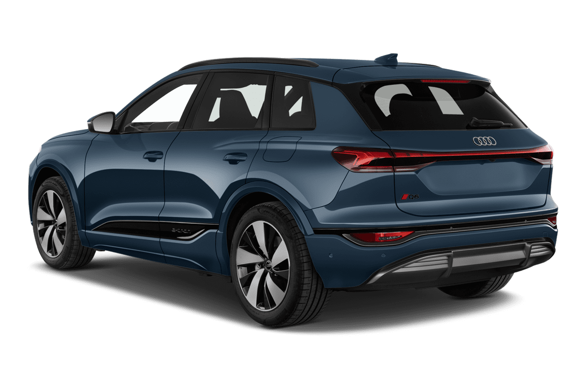 Schräge Heckansicht eines Audi Q6 SUV e-tron, freigestellt