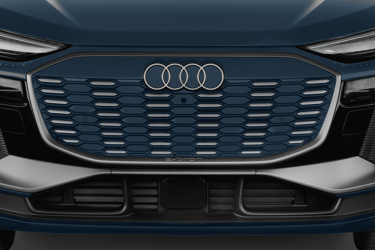 Kühlergrill eines Audi Q6 SUV e-tron