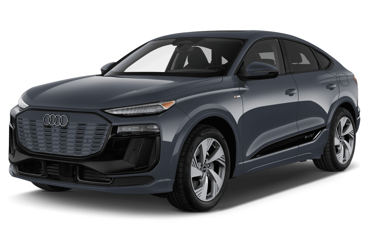 Schräge Frontansicht eines Audi Q6 Sportback e-tron, freigestellt