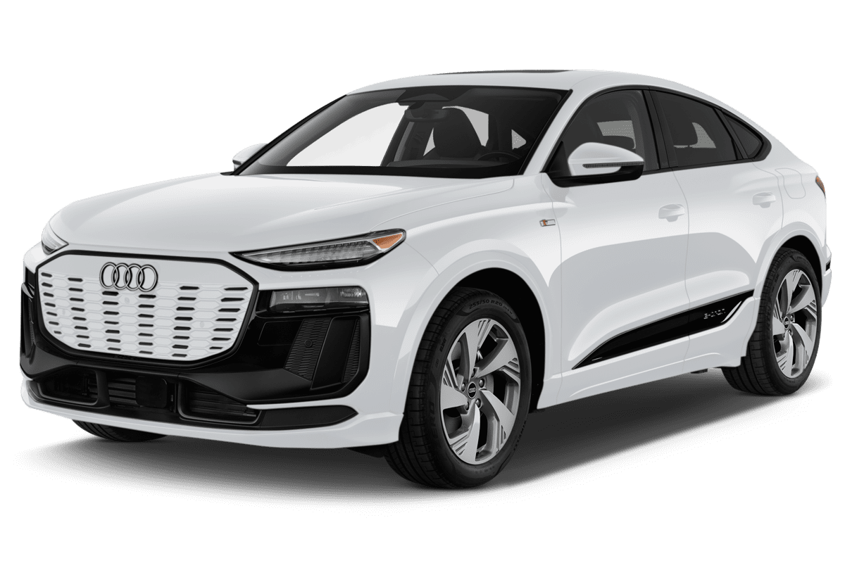 Schräge Frontansicht eines Audi Q6 Sportback e-tron, freigestellt