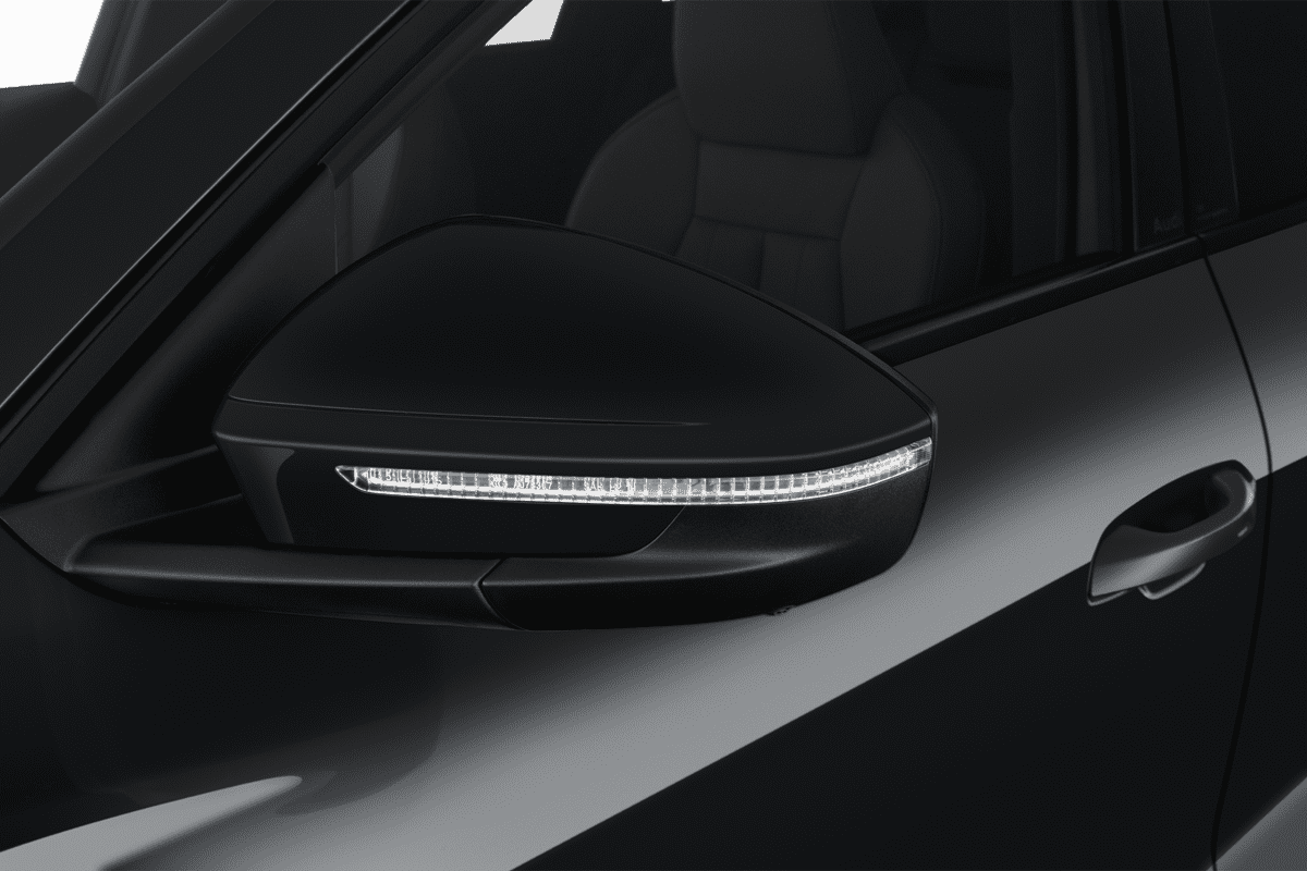 Rückspiegel eines Audi Q6 Sportback e-tron