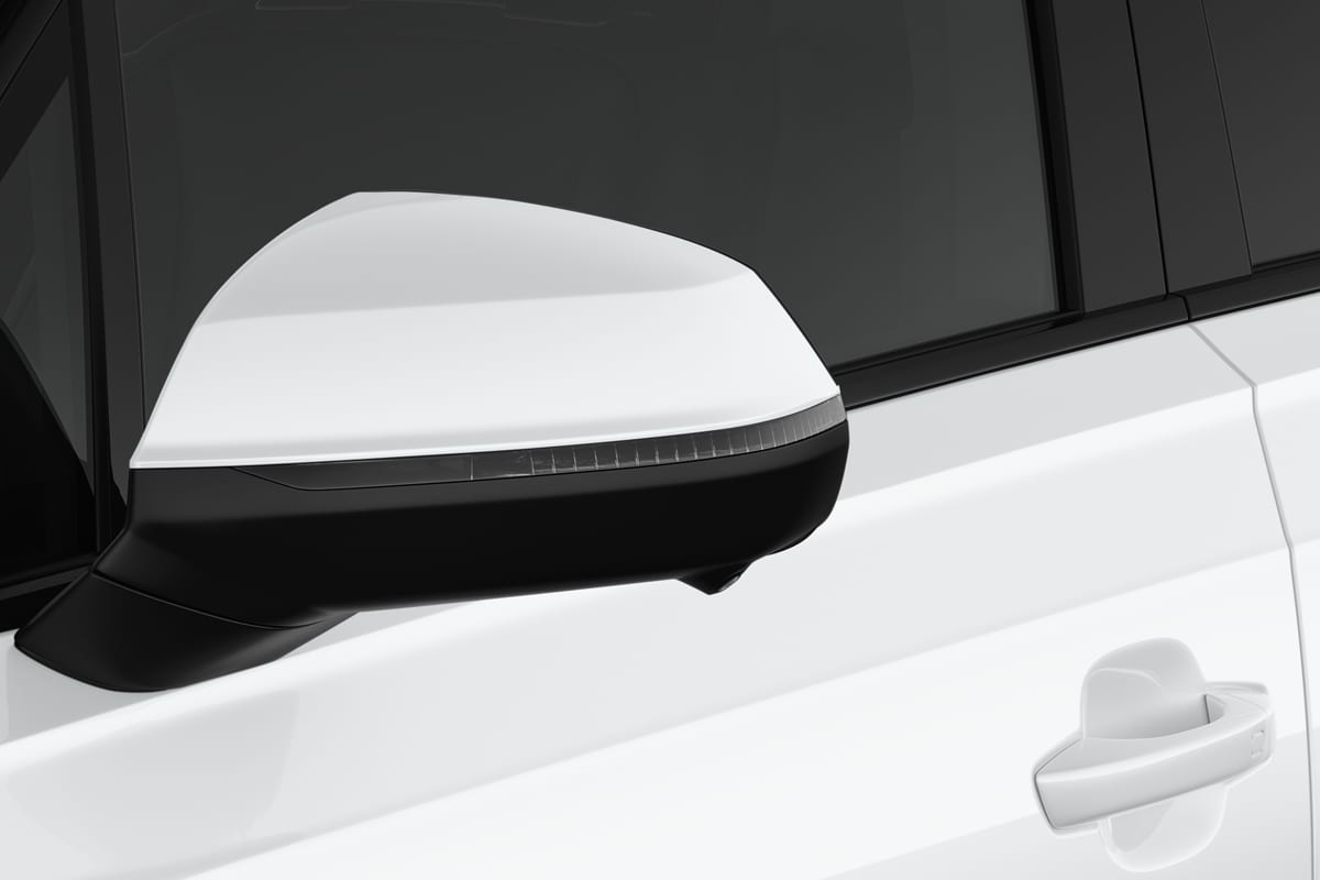 Rückspiegel eines Audi Q7 SUV