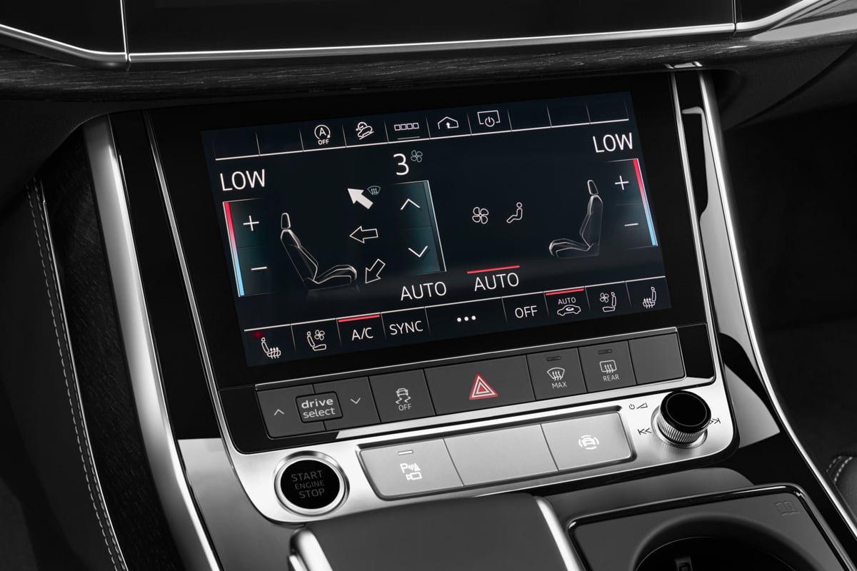 Klimasteuerung eines Audi Q7 SUV