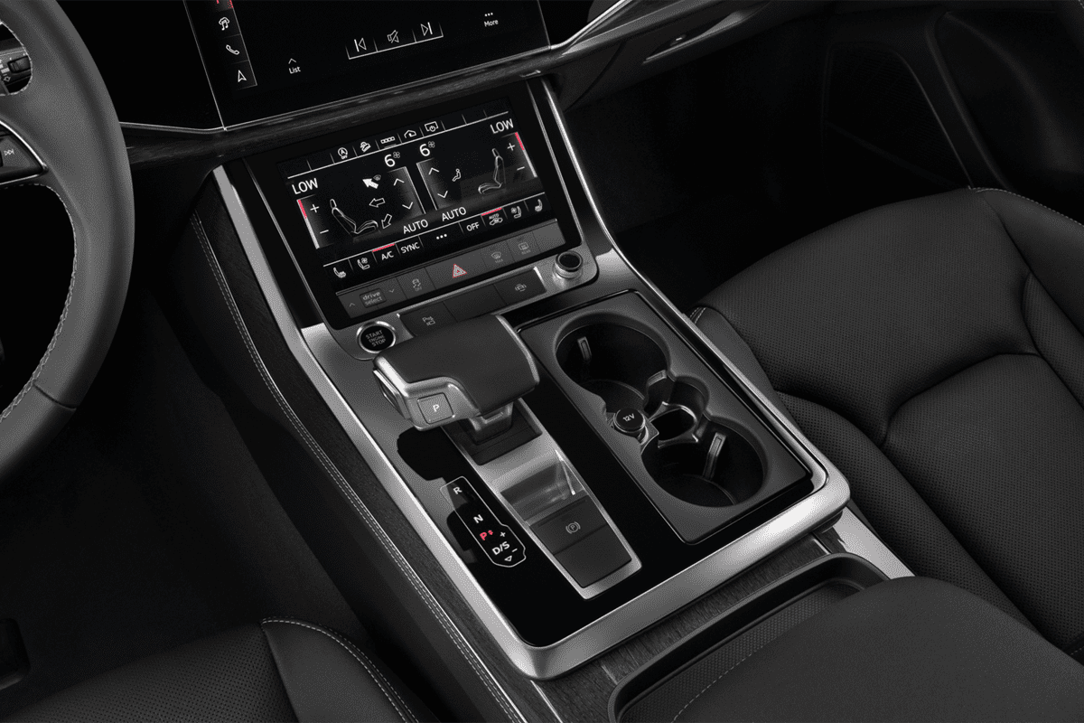 Schaltknüppel eines Audi Q8 SUV TFSI e 