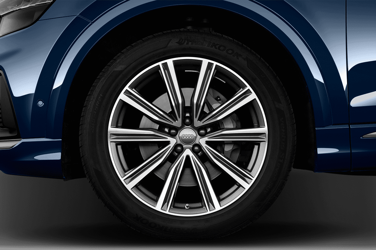 Radkappe oder Felge eines Audi SQ8 e-tron