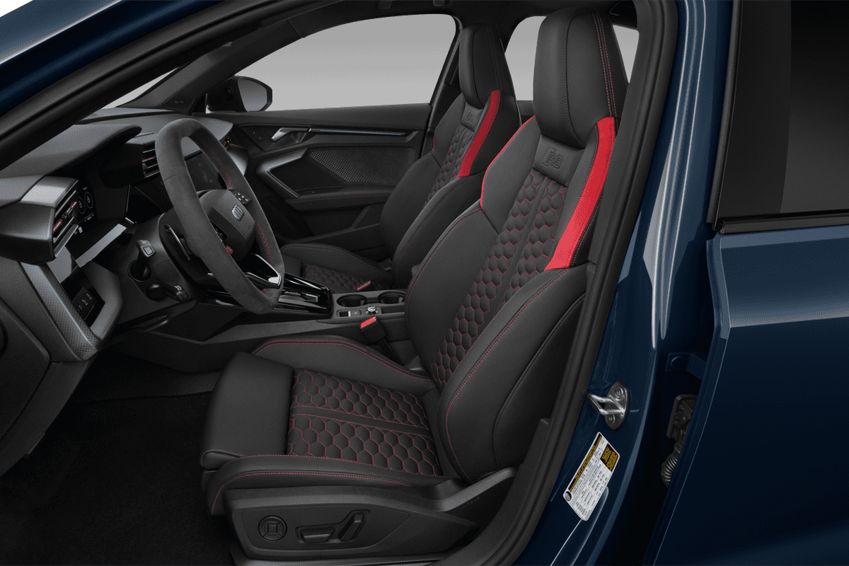 Vordersitze eines Audi RS3 Limousine