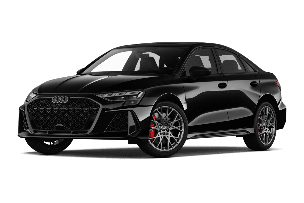 Tiefe, schräge Heckansicht eines Audi A3 Limousine, freigestellt