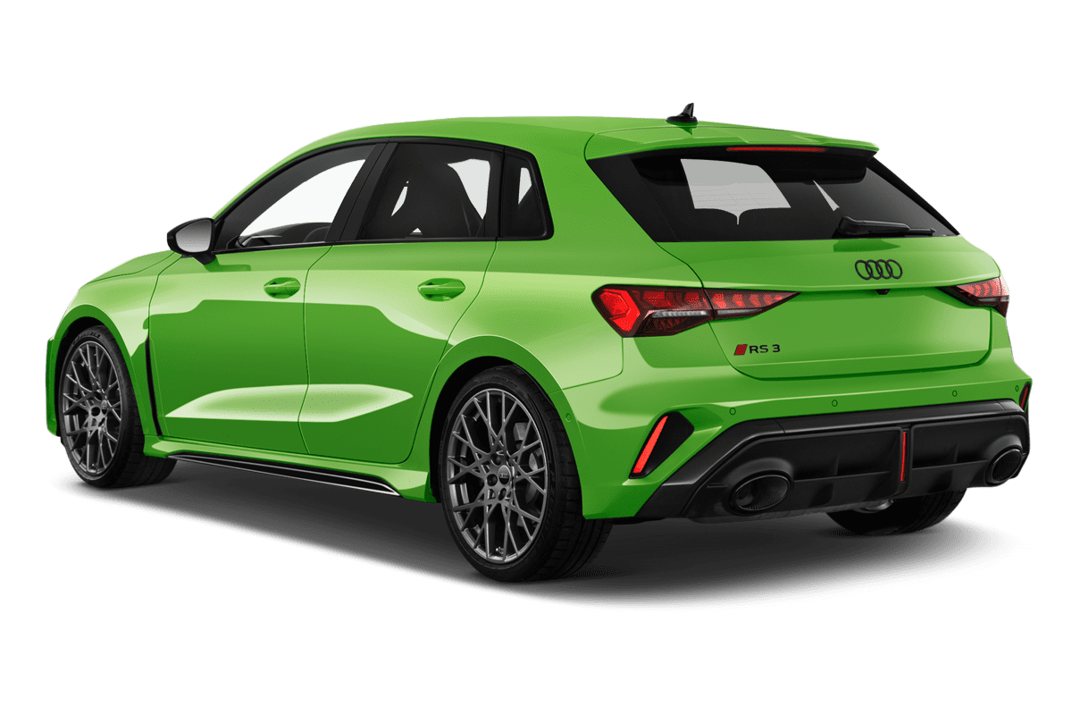 Schräge Heckansicht eines Audi RS3 Sportback , freigestellt