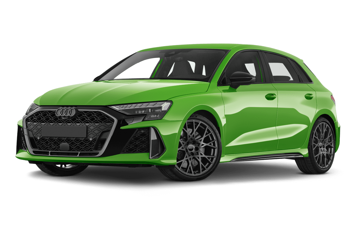 Tiefe, schräge Heckansicht eines Audi RS3 Sportback , freigestellt