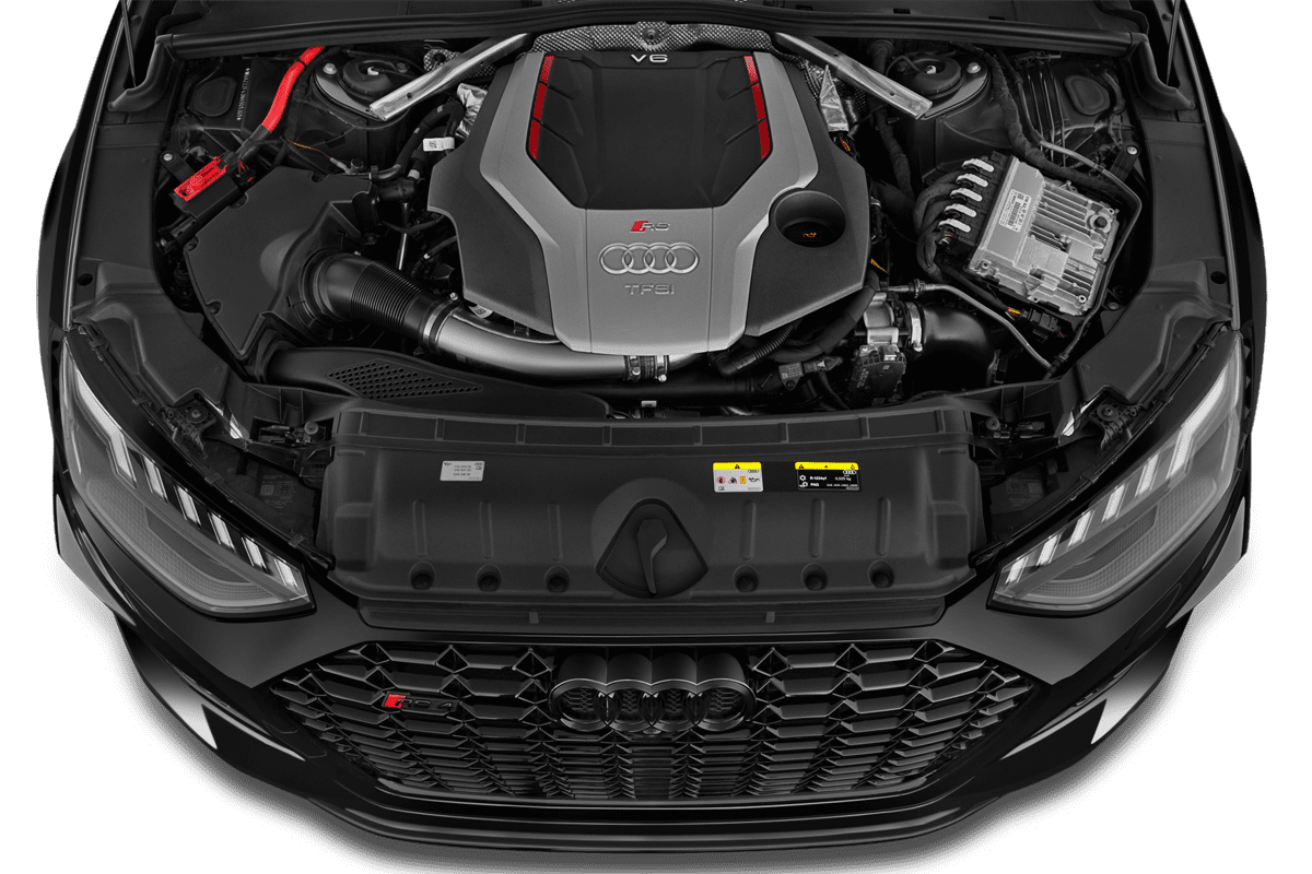 Motorraum eines Audi RS4 Avant