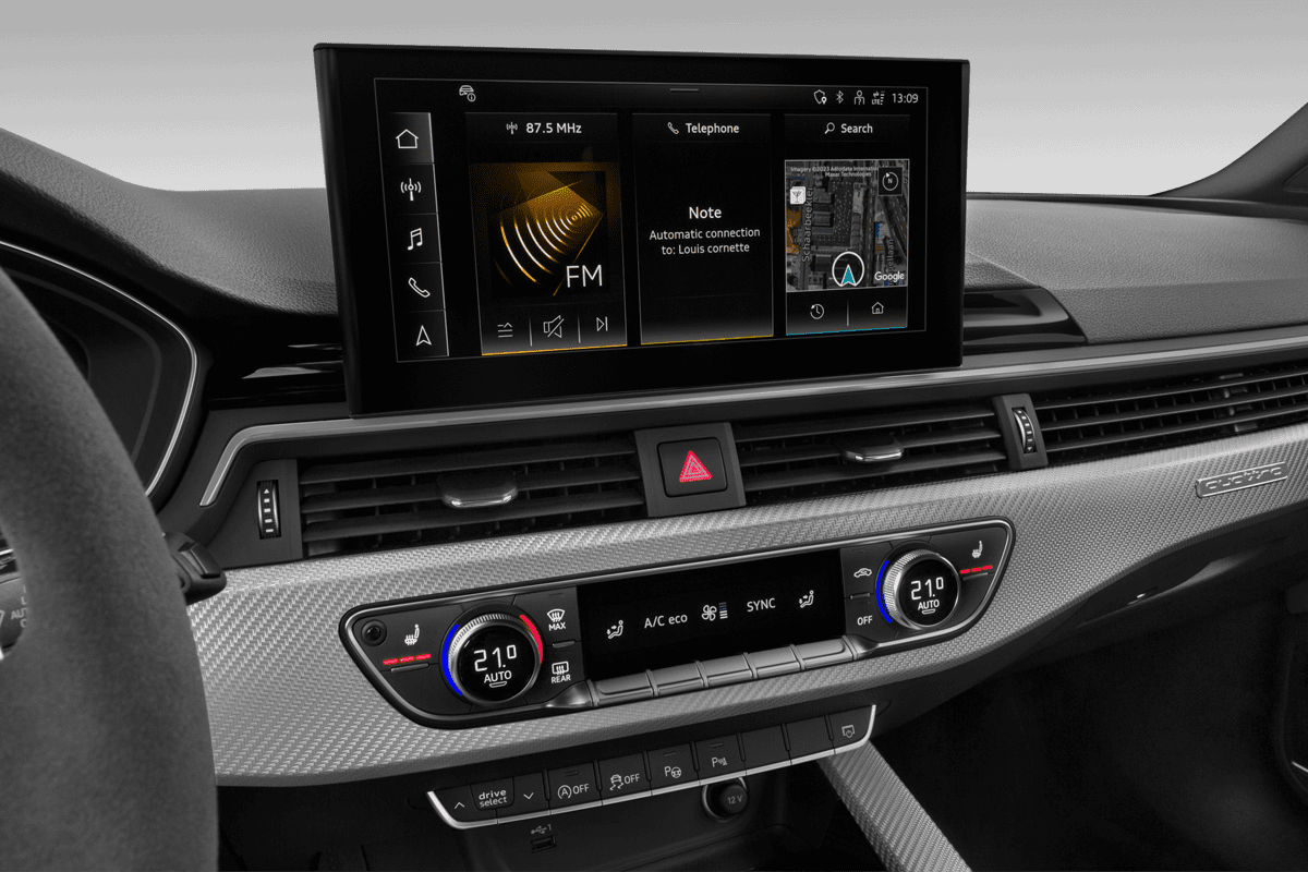 Mittelkonsole eines Audi RS4 Avant