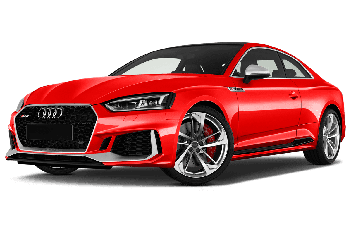 Tiefe, schräge Heckansicht eines Audi RS5 Coupé, freigestellt