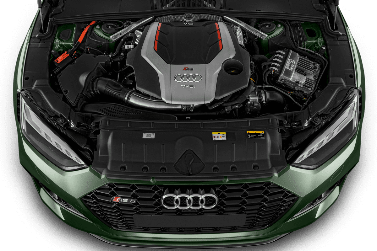 Motorraum eines Audi RS5 Sportback