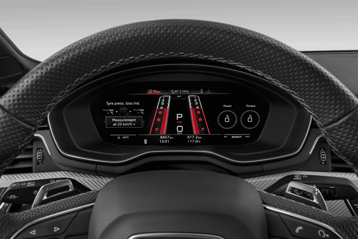 Kombiinstrument eines Audi RS5 Sportback