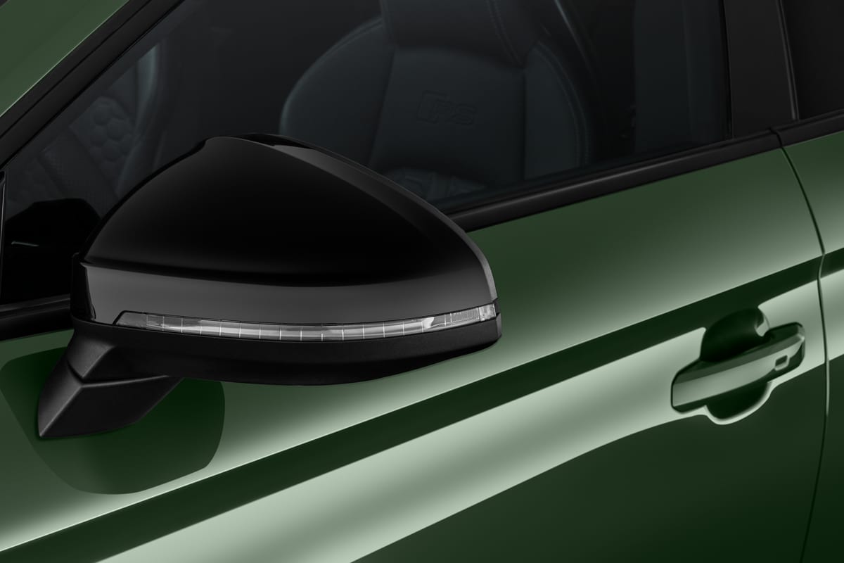 Rückspiegel eines Audi RS5 Sportback