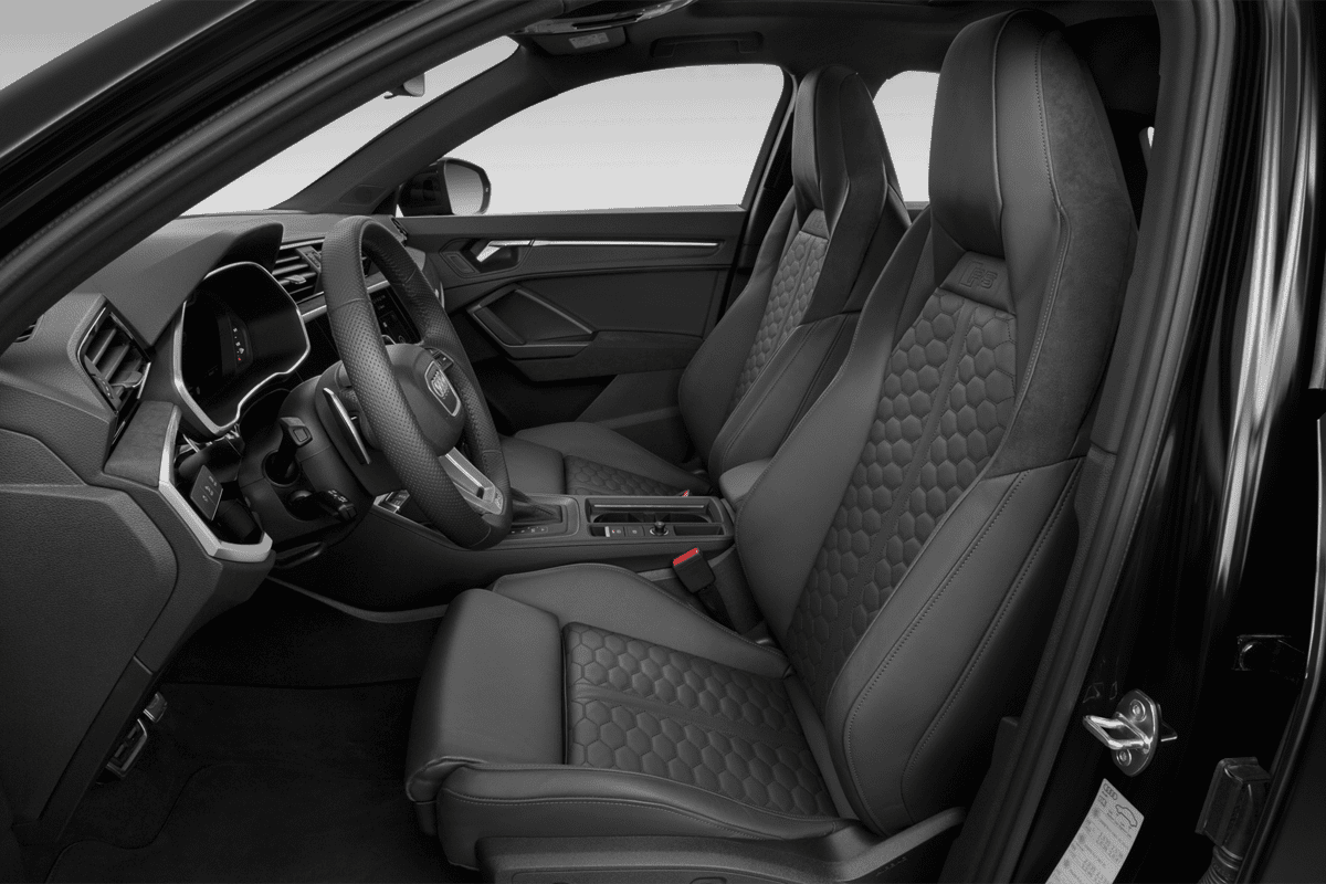 Vordersitze eines Audi RS Q3 Sportback
