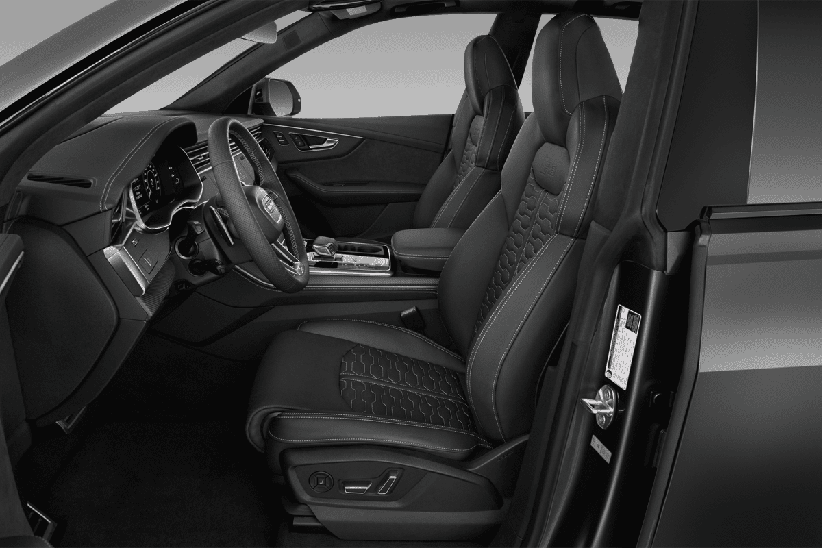 Vordersitze eines Audi RS Q8 SUV