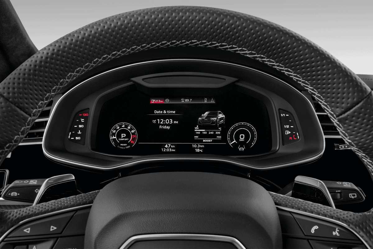 Kombiinstrument eines Audi RS Q8 SUV