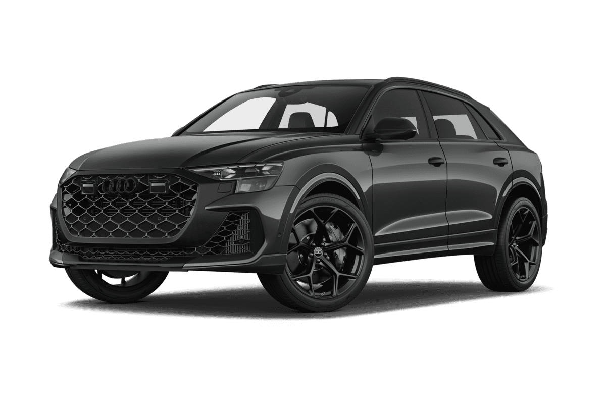 Tiefe, schräge Heckansicht eines Audi RS Q8 SUV, freigestellt