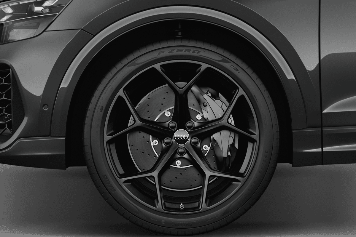 Radkappe oder Felge eines Audi RS Q8 SUV
