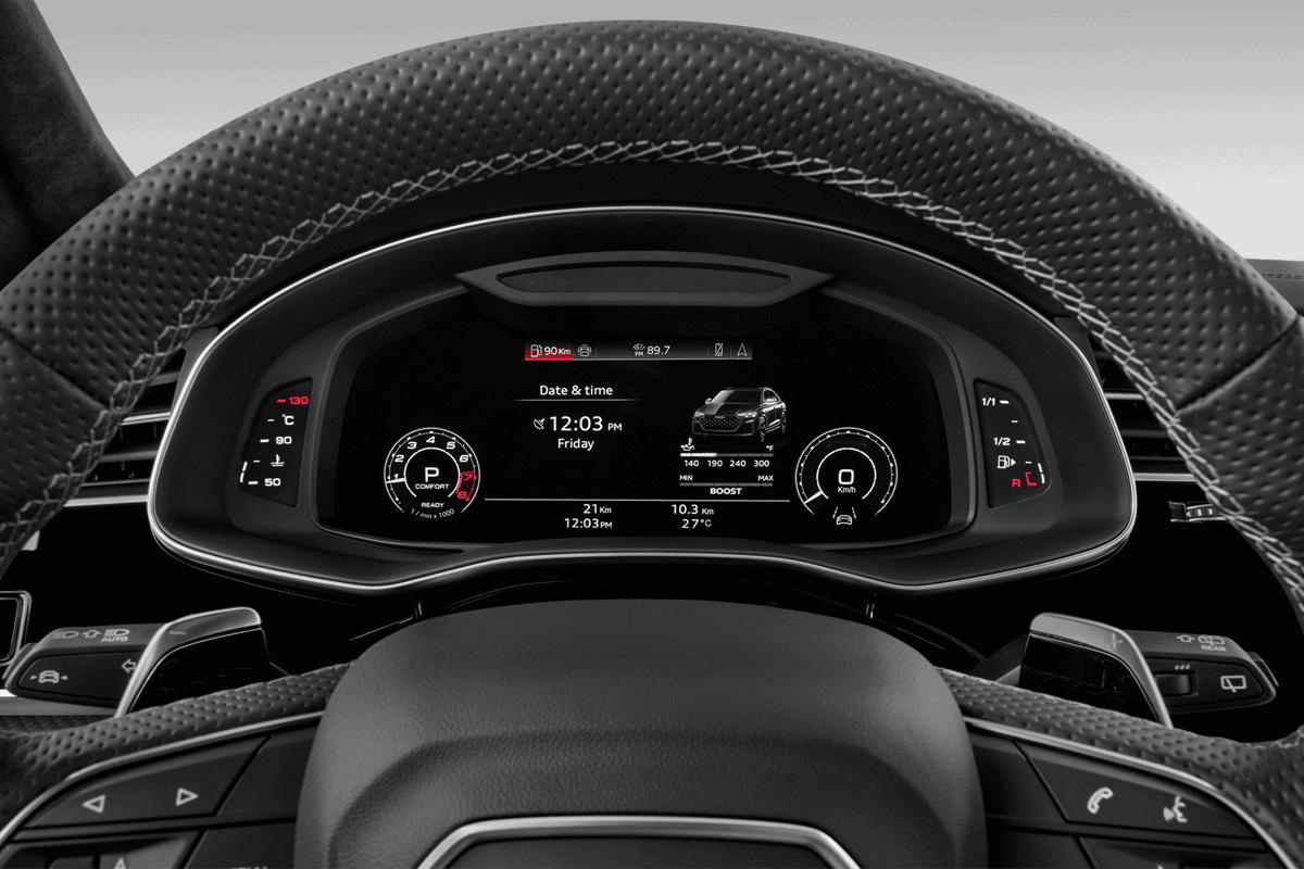 Kombiinstrument eines Audi RS Q8 SUV