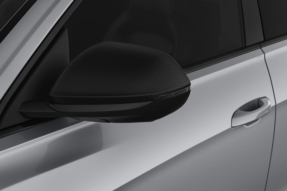 Rückspiegel eines Audi RS Q8 SUV