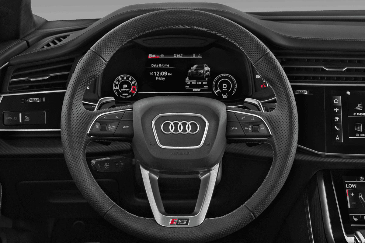 Lenkrad eines Audi RS Q8 SUV