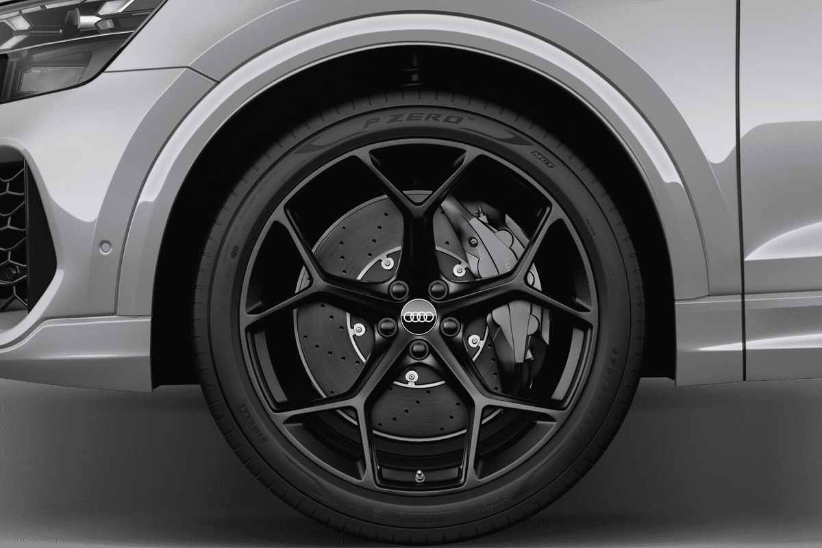 Radkappe oder Felge eines Audi RS Q8 SUV