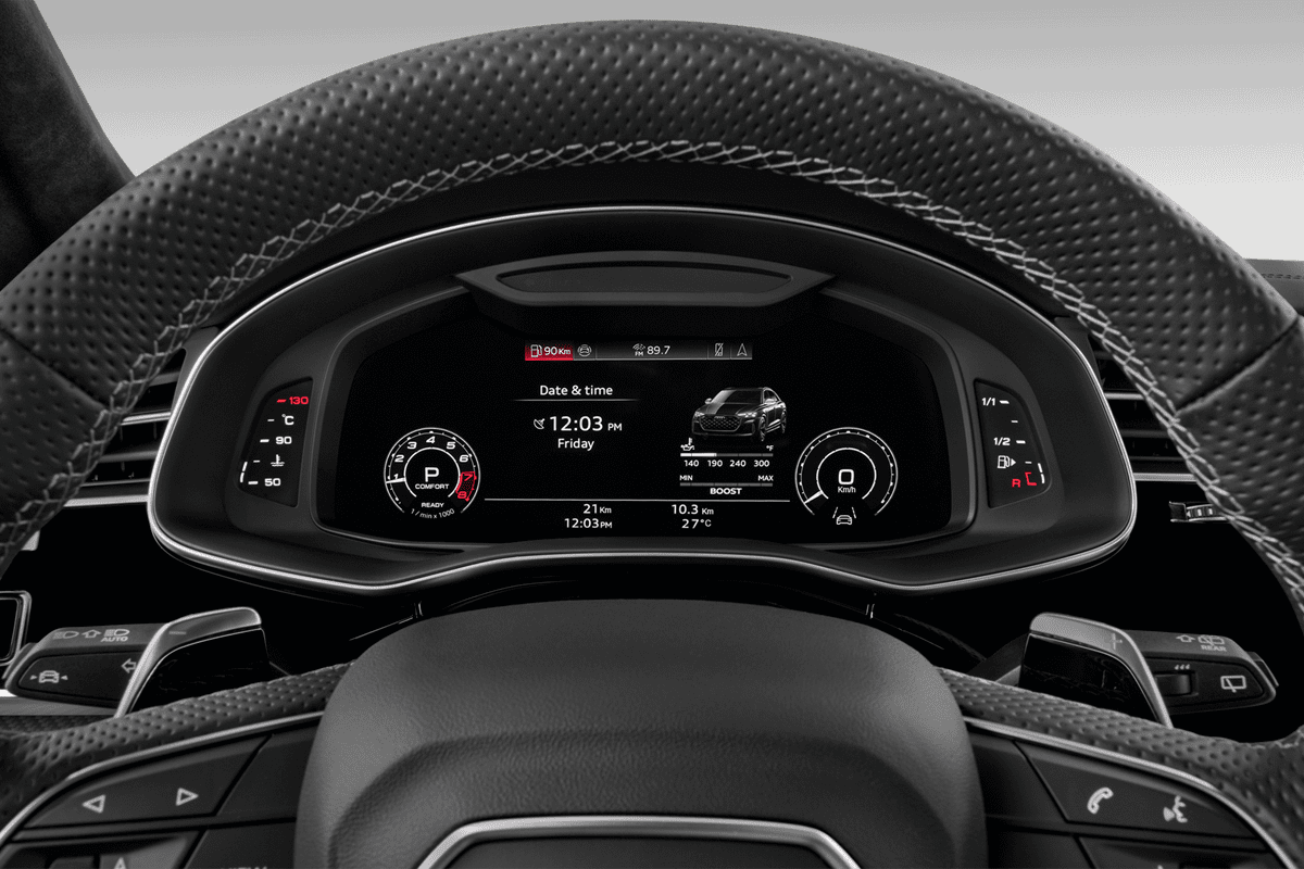 Kombiinstrument eines Audi RS Q8 SUV