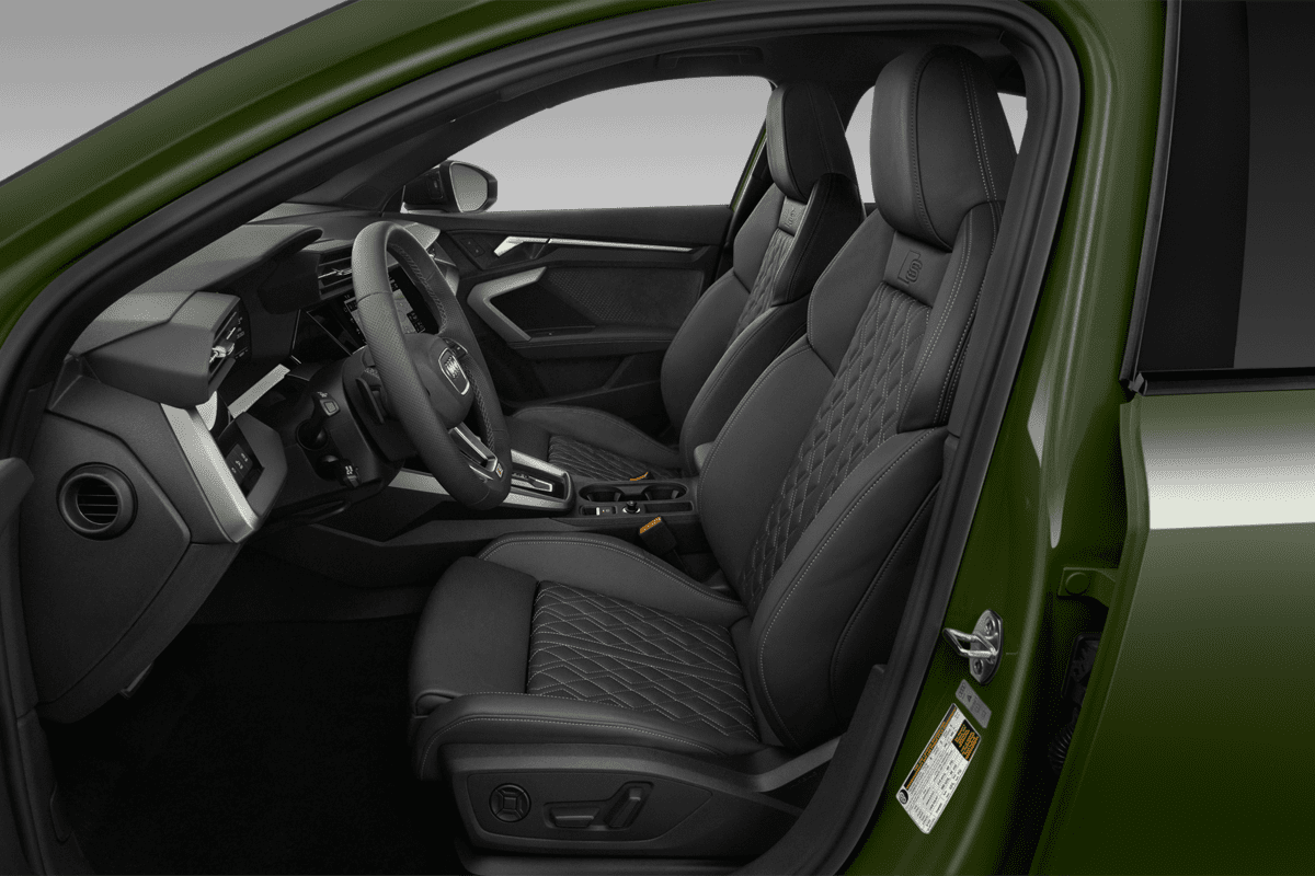 Vordersitze eines Audi S3 Limousine