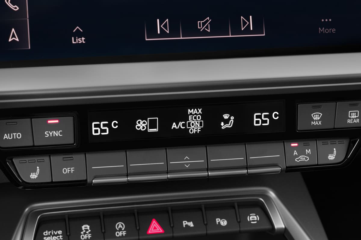 Klimasteuerung eines Audi S3 Limousine