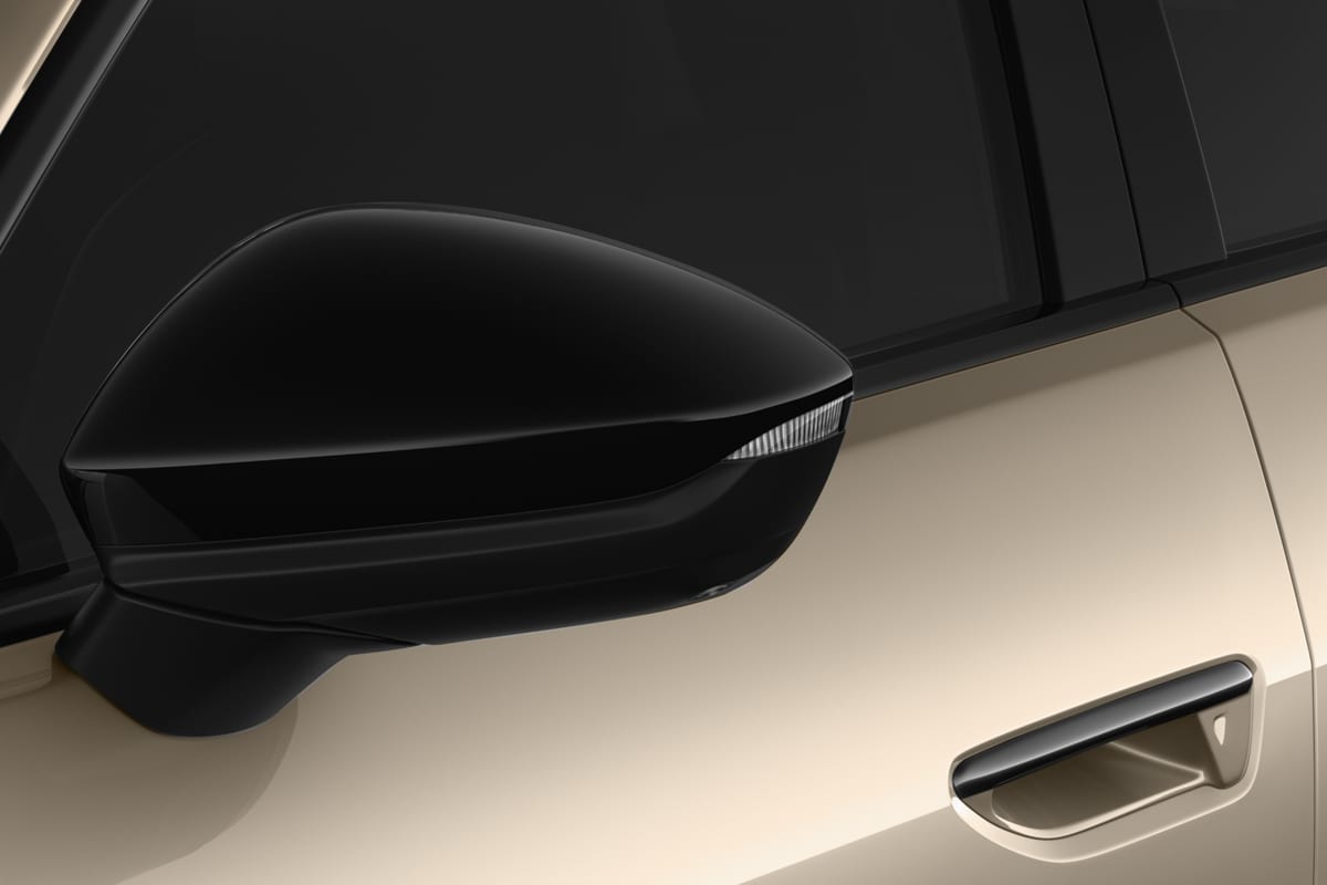 Rückspiegel eines Audi S5 Avant 