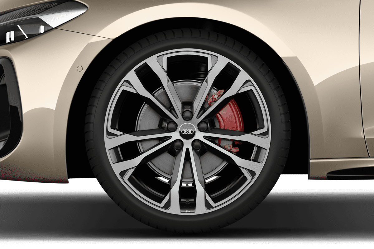 Radkappe oder Felge eines Audi S5 Avant 