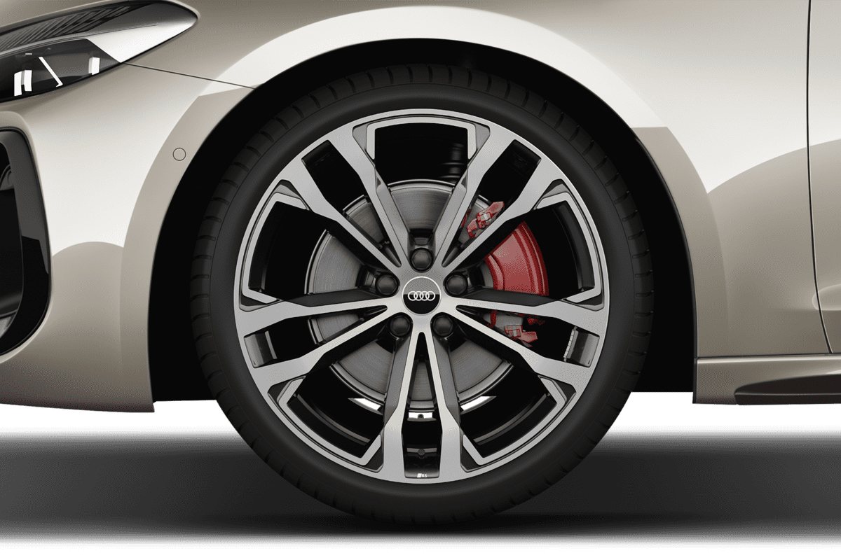 Radkappe oder Felge eines Audi S5 Avant