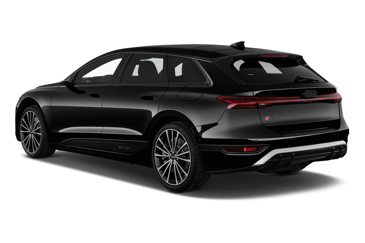 Schräge Heckansicht eines Audi S6 Avant e-tron , freigestellt