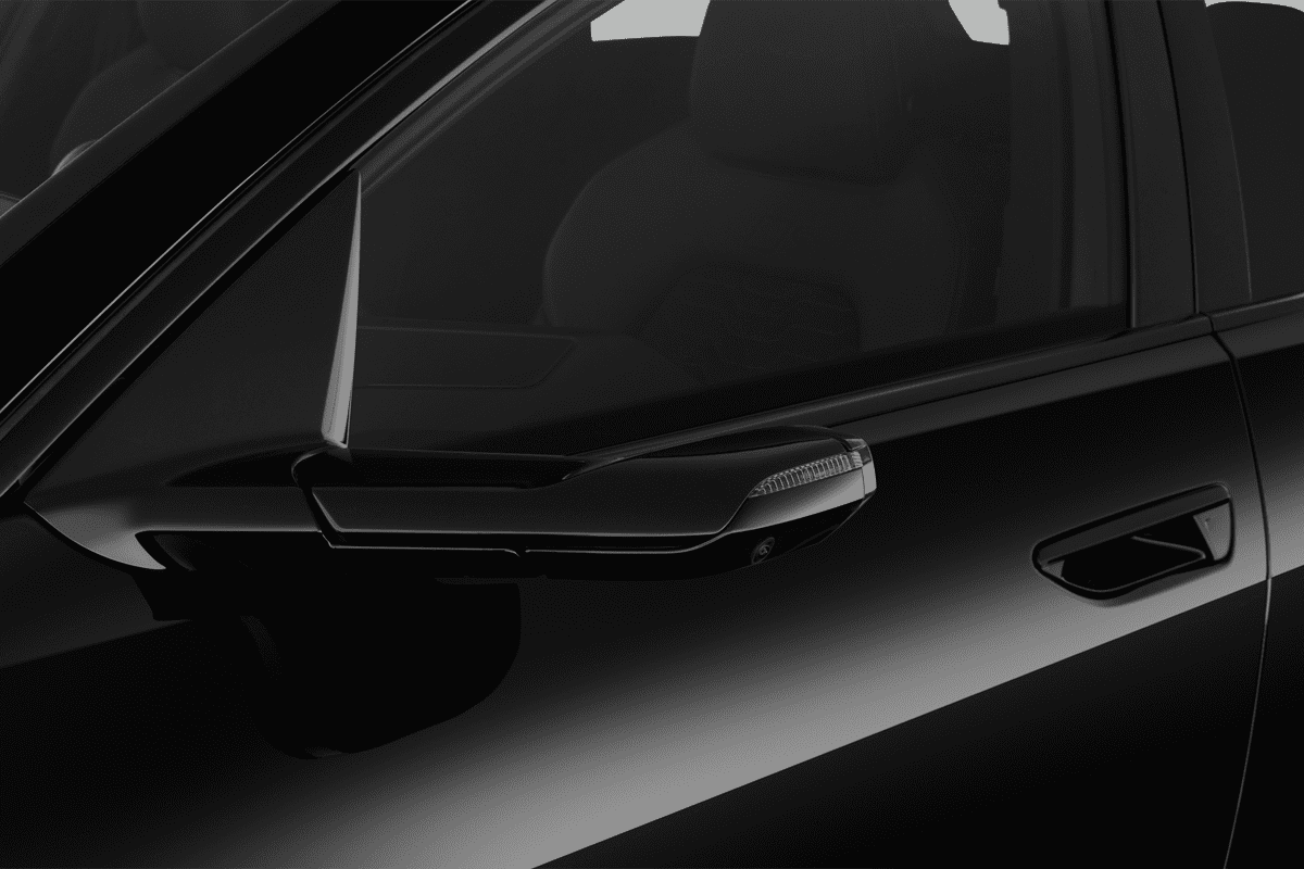 Rückspiegel eines Audi S6 Avant e-tron 