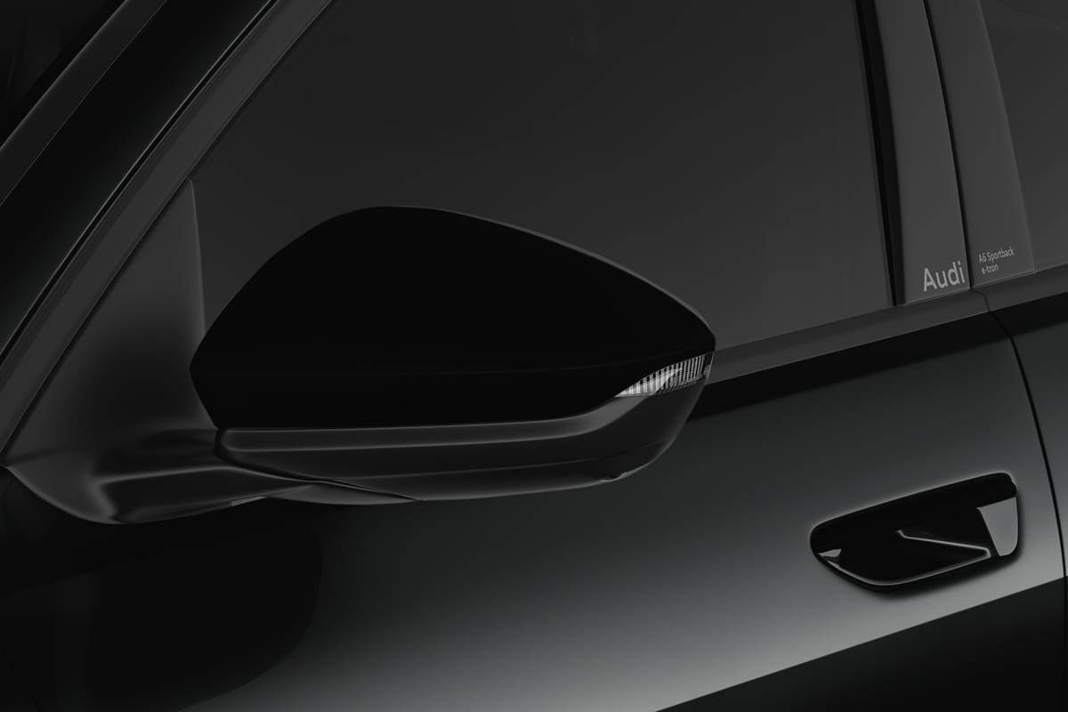 Rückspiegel eines Audi S6 Sportback e-tron 